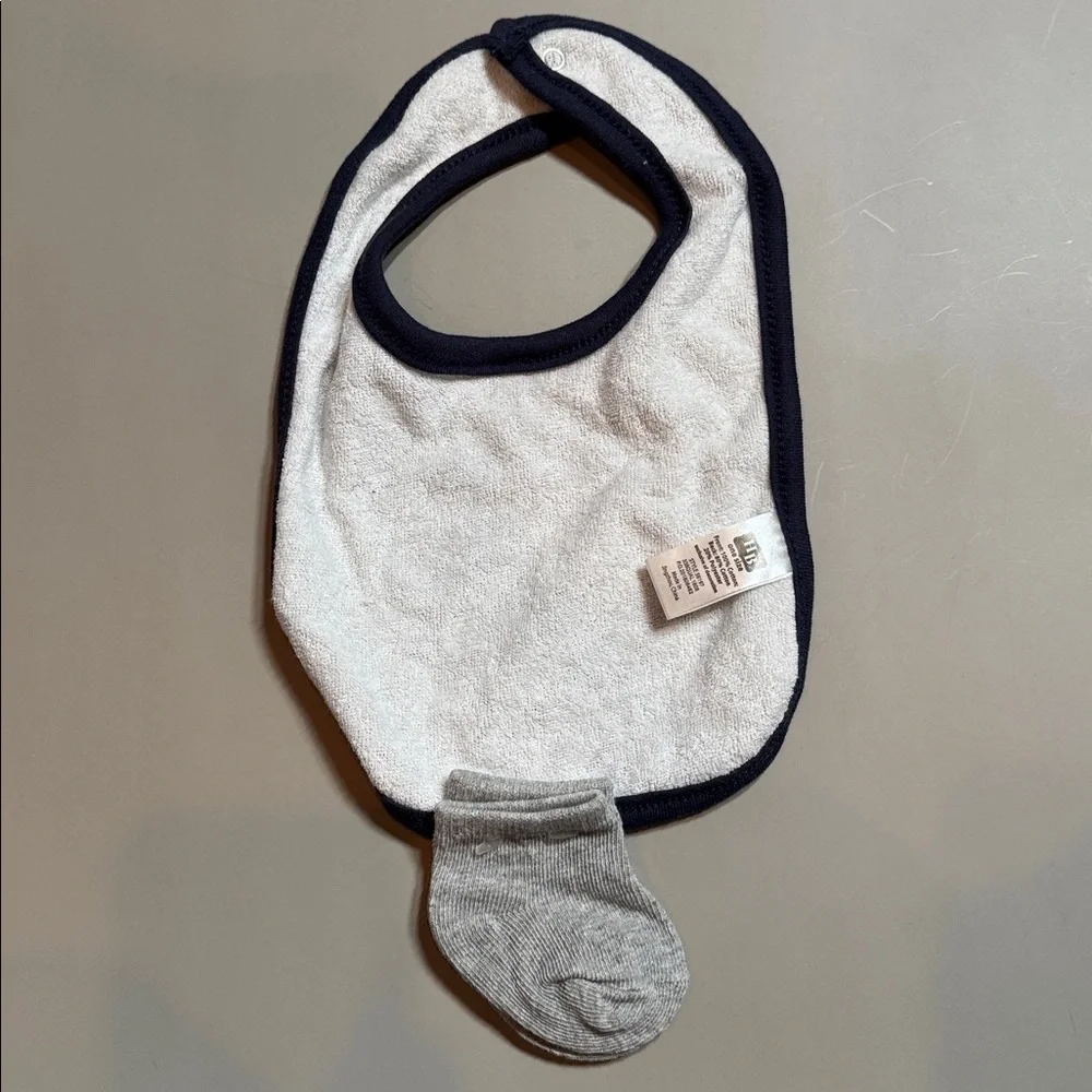 💜3/$15 Newborn-6M Miscellaneous Baby Bundle